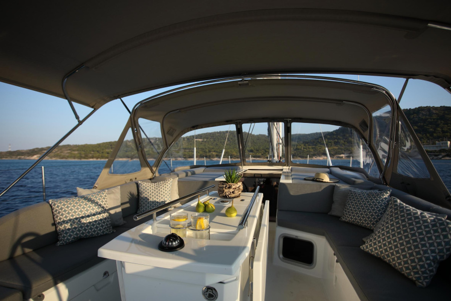 Photo #1 - Oceanis 51.1 Refit 2026 (Mickey G) en Alimos Marina - 15038