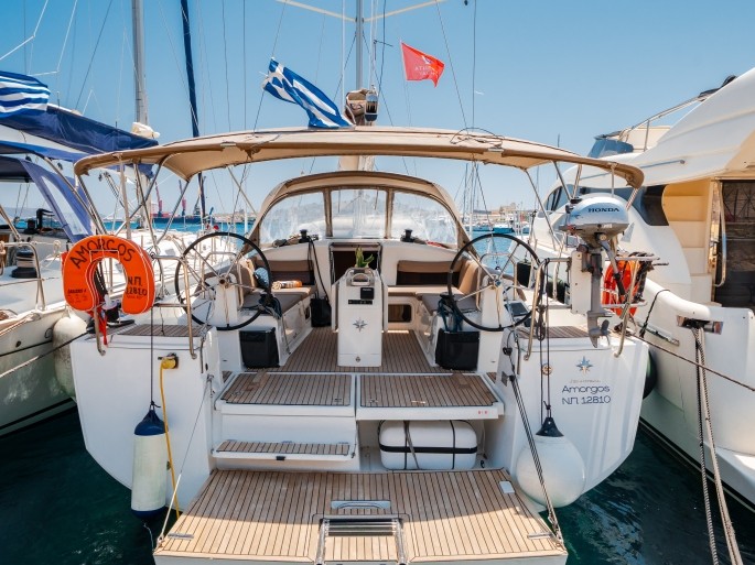 Photo #1 - Sun Odyssey 440 (AMORGOS) en Main Port - 18669