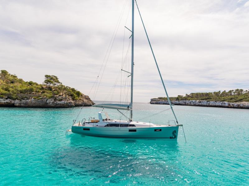 Photo #1 - Oceanis 41.1 (Hydros - Standard line) en Marina Cala de' Medici - 23838