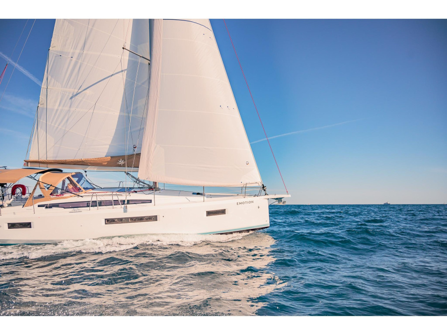 Photo #1 - Sun Odyssey 410 (Emotion) en Main Port - 8895