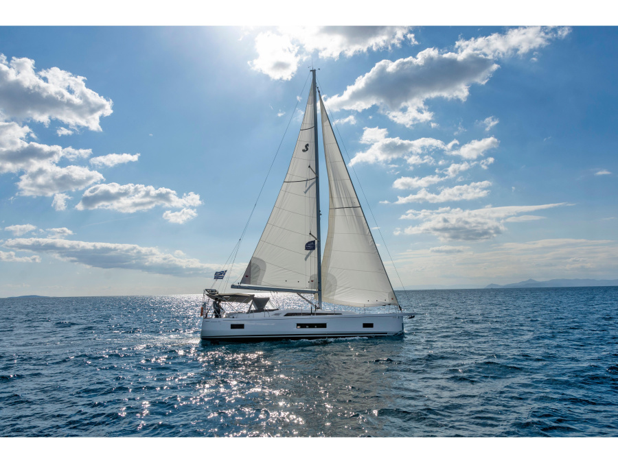 Photo #1 - Oceanis 46.1 (WHISPER) en Alimos Marina - 9901
