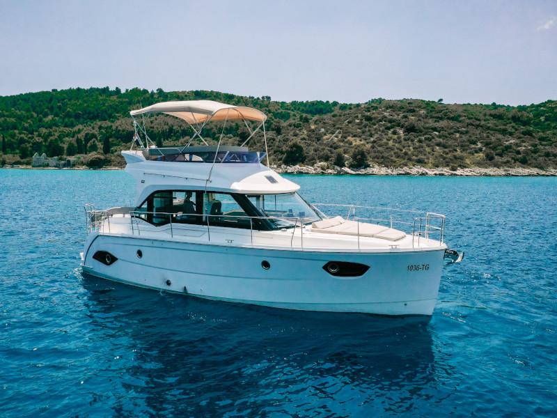 Photo #1 - Bavaria E40 Fly (Danijela) en Marina Baotić - 8034