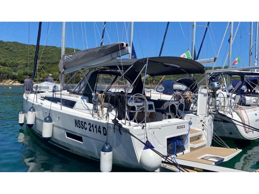 Photo #1 - Dufour 390 Grand Large (Musica) en Cala dei Sardi - 11645