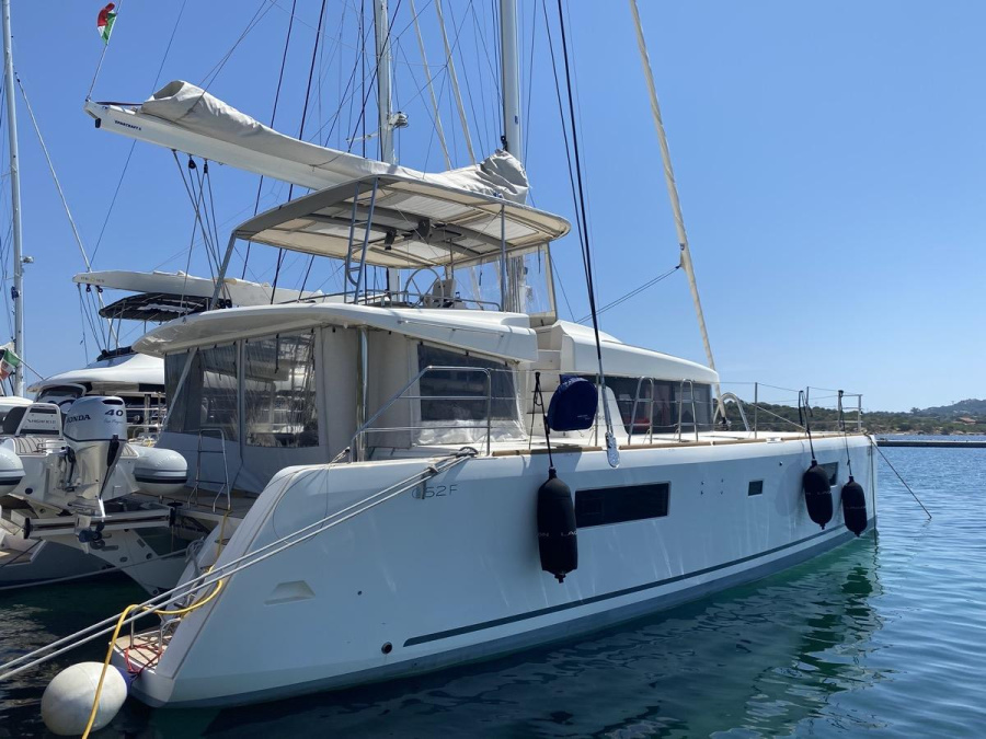 Photo #1 - Lagoon 52F (5 cab) (Orsa Maggiore - PREMIUM LINE) en Cala dei Sardi - 11410