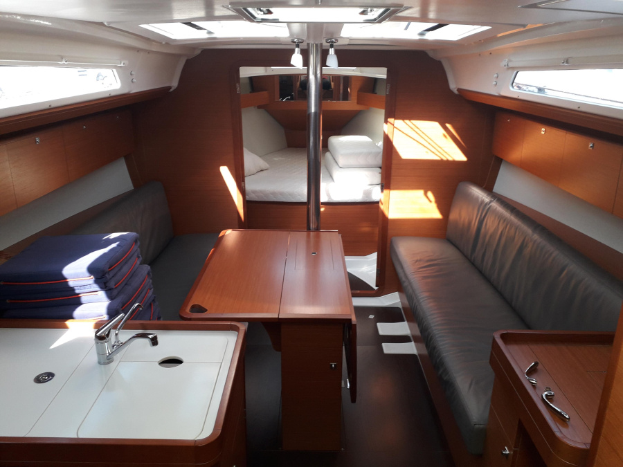 Interior image - 1