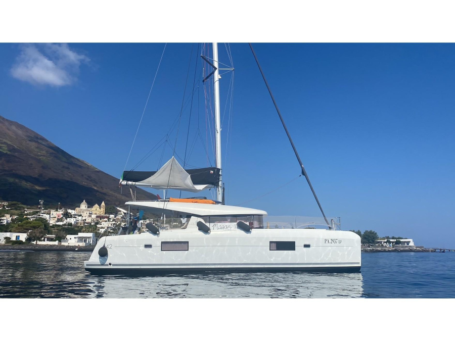 Photo #1 - Lagoon 42 (MAGAN 1 WATER MAKER - PANNELS) en Marina - 16984