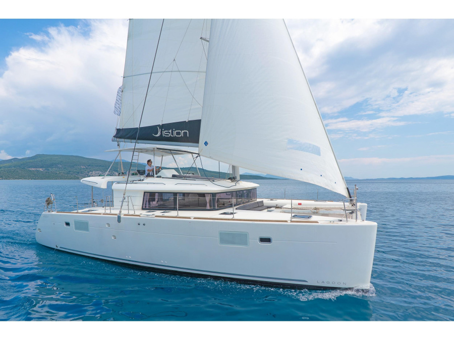 Photo #1 - Lagoon 450  Fly A/C & GEN & WM (Cassiopeia II) en D-Marin Marina Gouvia - 8333