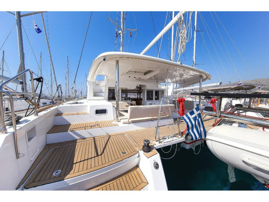 Photo #1 - Lagoon 450F (AEROPI  |⛵ VIP, Skippered Only, Watermaker, Generator, AC, BBQ) en Nikiana Marina - 17497