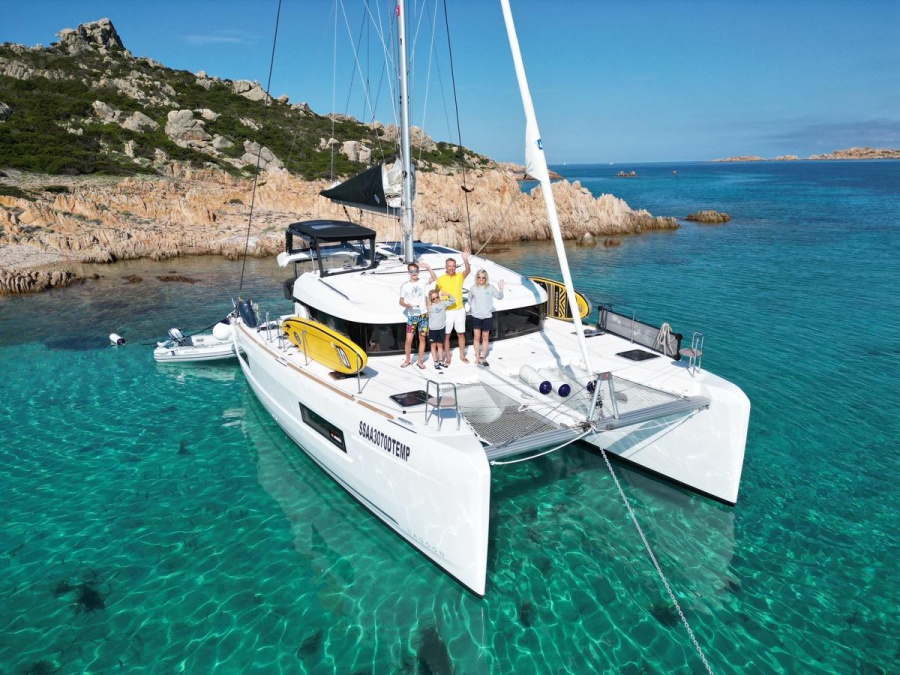 Photo #1 - Lagoon 40 (DJ) en Cala dei Sardi - 13952