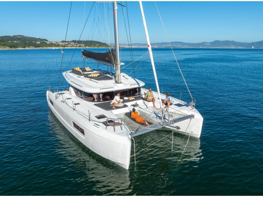 Photo #1 - Lagoon 43 (Alma - Premium line) en Marina - 66168