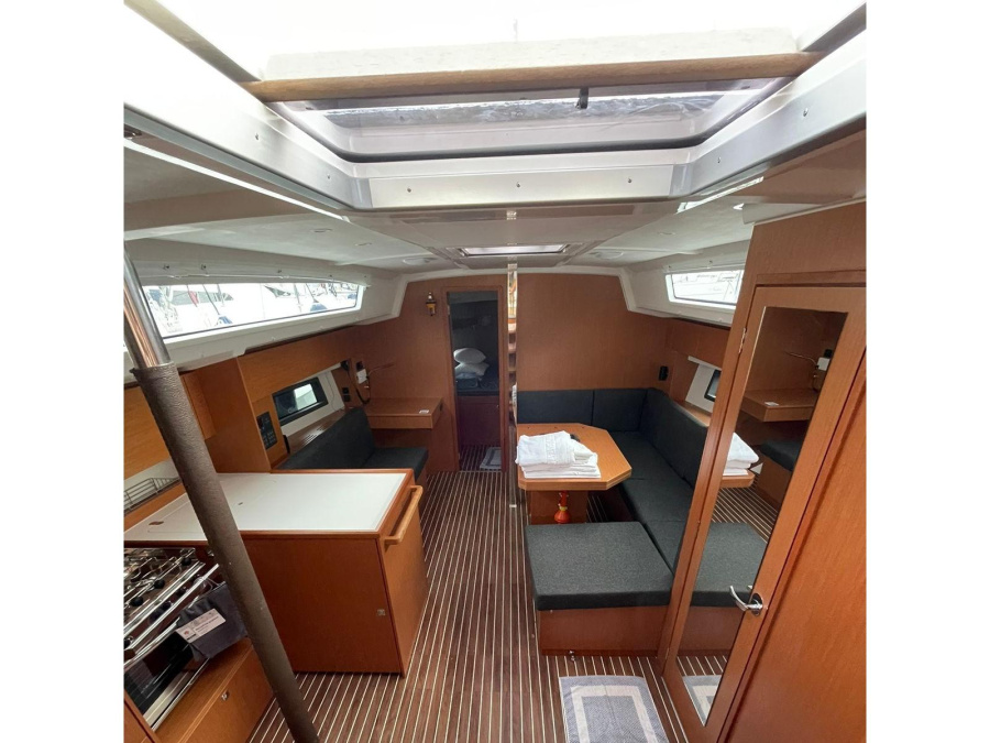 Interior image - 2