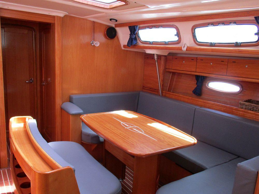 Interior image - 2