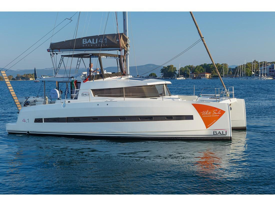 Photo #1 - Bali 4.1 (Paspartu | A/C generator watermaker) en Cleopatra Marina - 14104