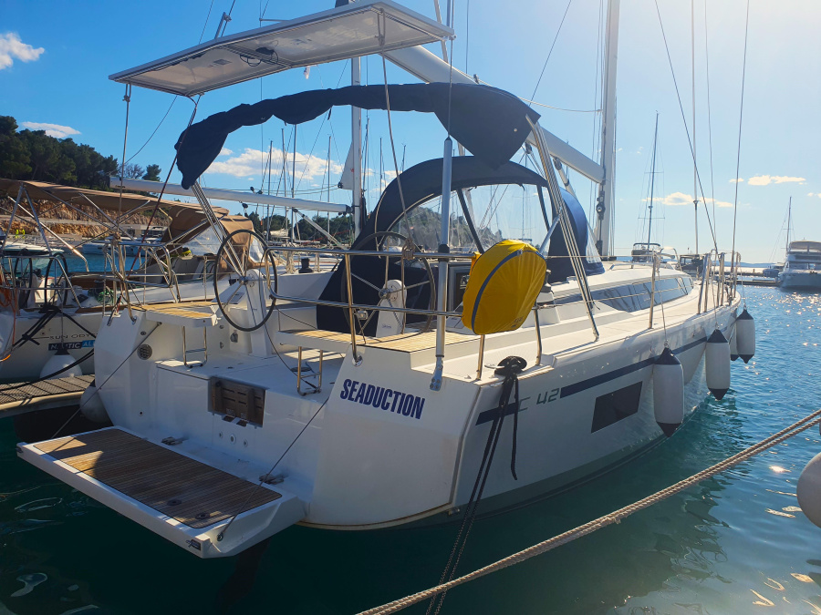 Photo #1 - Bavaria C42 (Seaduction) en Marina - 14264