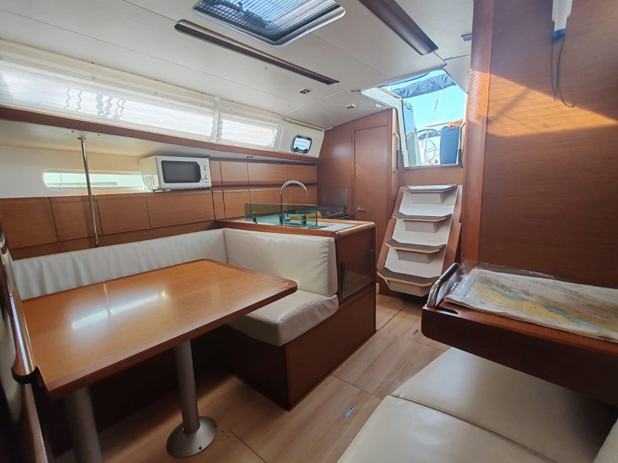 Interior image - 2