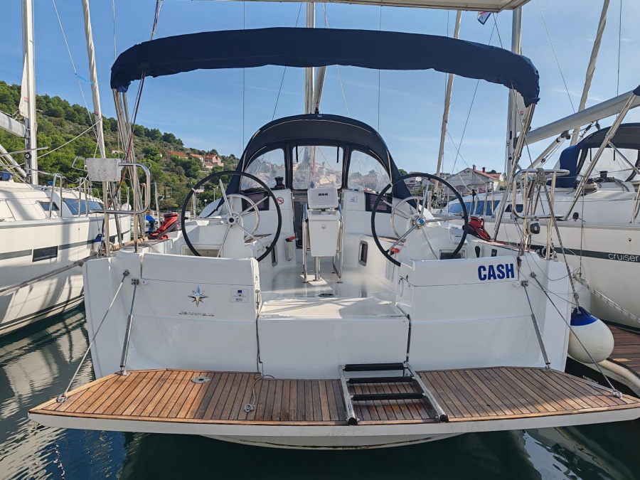 Photo #1 - Sun Odyssey 389 (Cash) en Marina - 11669