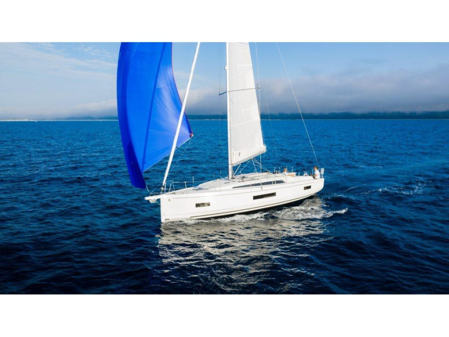 Photo #1 - Oceanis 37.1 (Aquarius) en Cala dei Sardi - 16220