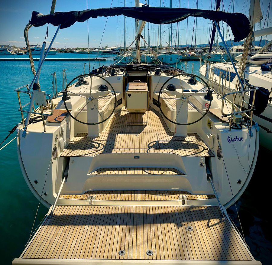 Photo #1 - Bavaria Cruiser 45 (Gustac) en Marina - 14235