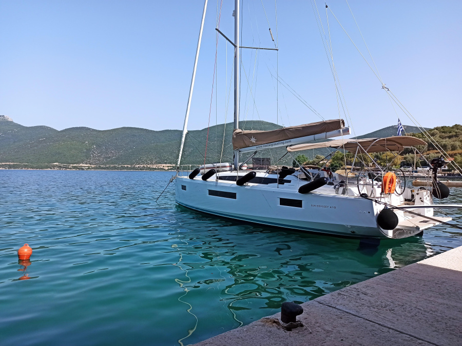 Photo #1 - Sun Odyssey 410 (Evnia) en Port of - 16595
