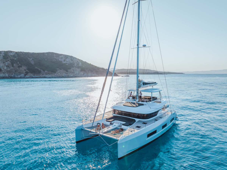 Photo #1 - Lagoon 55 (Zeri - FIRST CLASS) en Cala dei Sardi - 15859