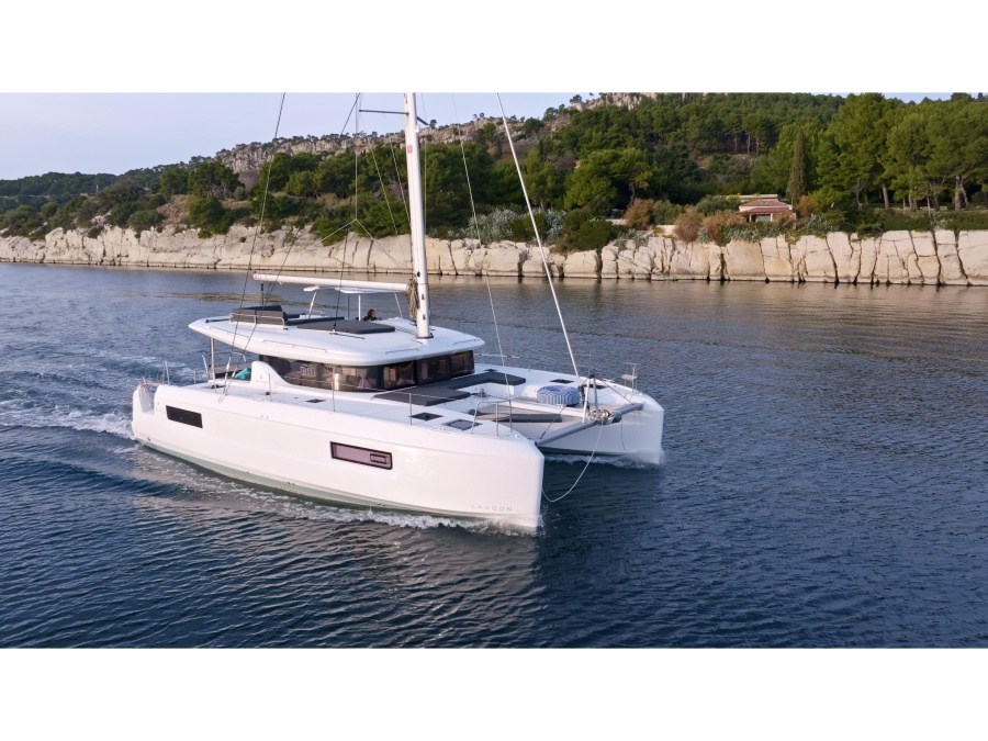 Photo #1 - Lagoon 43 (LA ROSE) en Port of / West Harbour - 16423