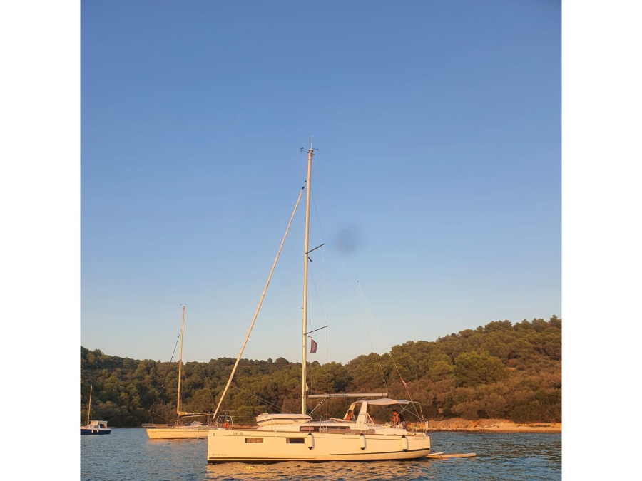 Main image - 0
