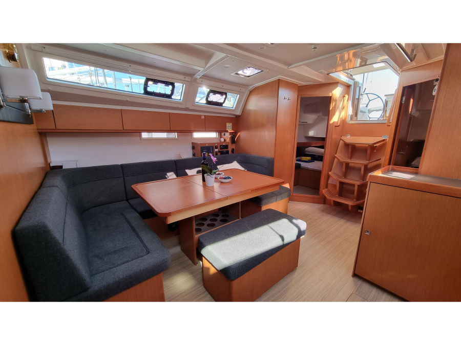Interior image - 2