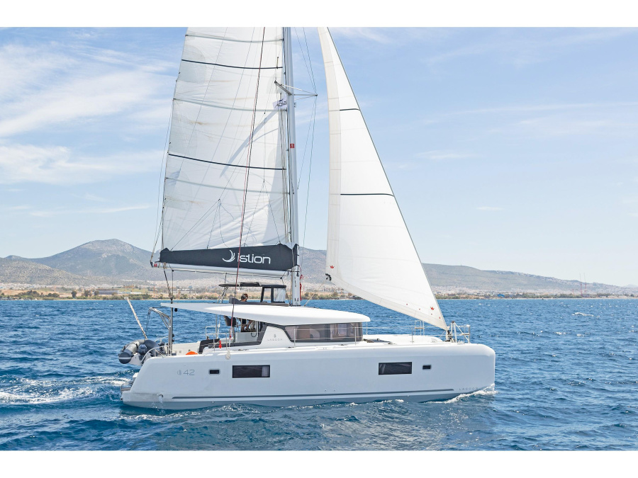 Photo #1 - Lagoon 42 A/C & GEN (Eternity (ONLY SKIPPERED)) en port - 18866