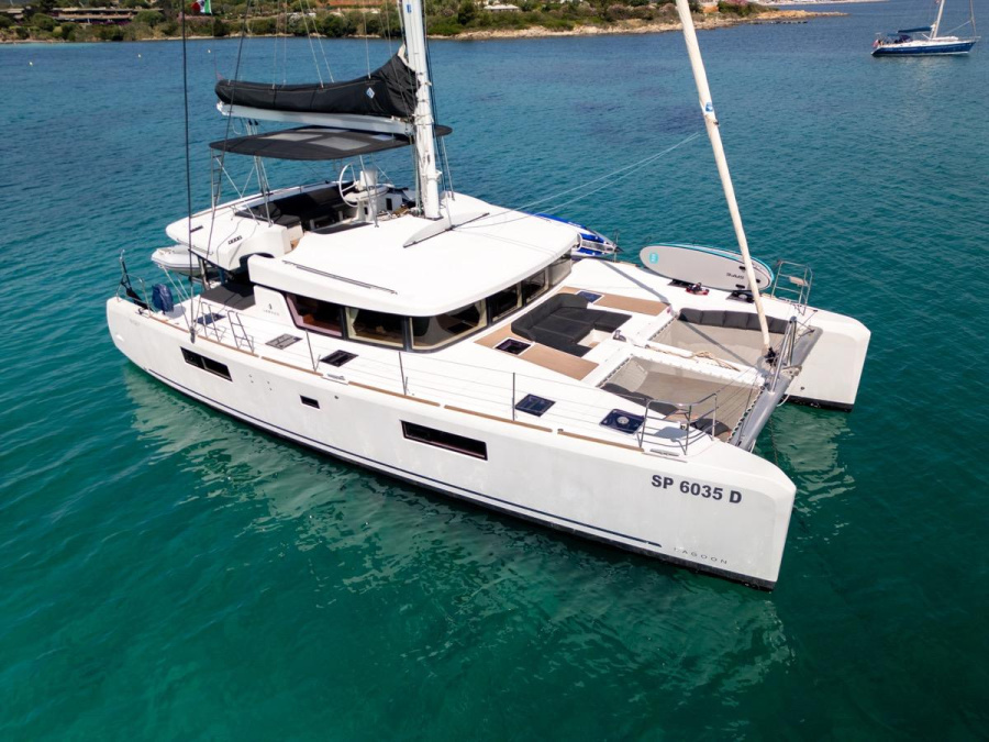 Photo #1 - Lagoon 52F (5 cab) (Big Mama - PREMIUM LINE) en Cala dei Sardi - 8541