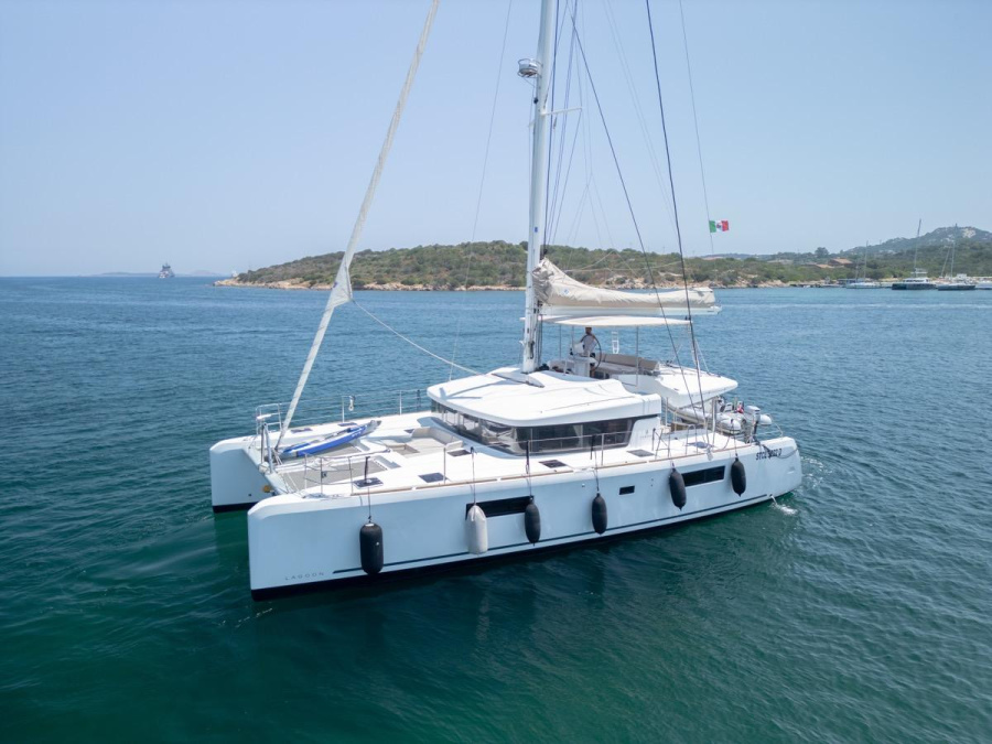 Photo #1 - Lagoon 52F (5 cab) (Big Daddy - PREMIUM LINE) en Cala dei Sardi - 13110