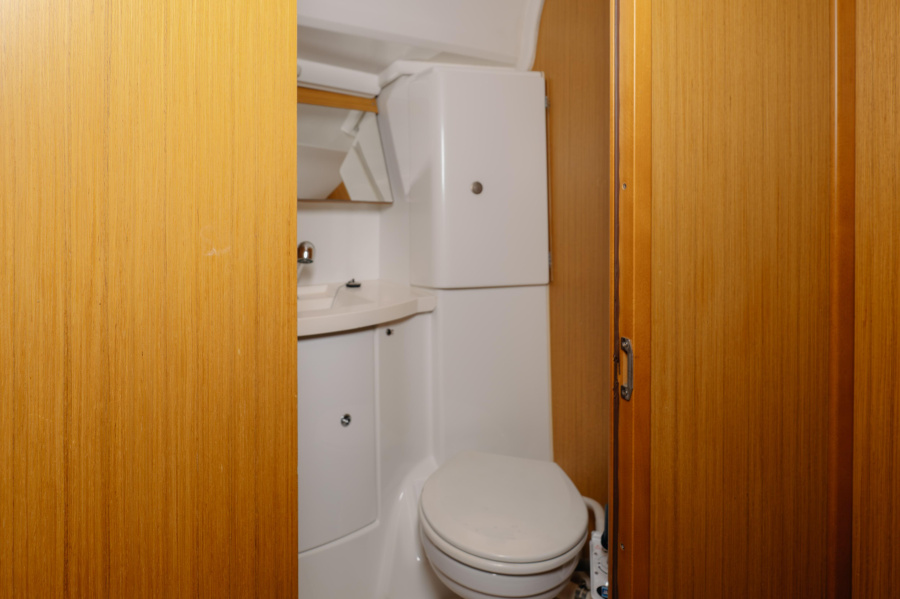 Photo #1 - Sun Odyssey 42i (Winter Breeze) en port - 16381