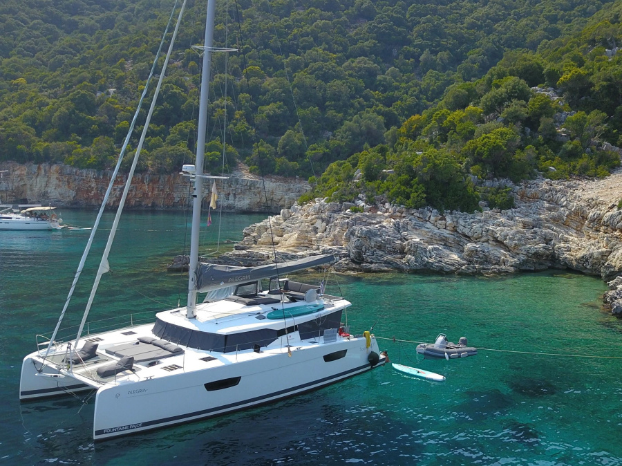 Photo #1 - Fountaine Pajot - Saona 47 (Crewed   "Alegria") en Marina - 13417
