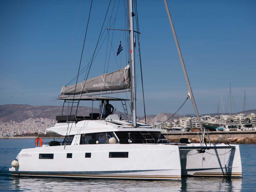 Photo #1 - Nautitech 46 Fly (Cabrio) en Alimos Marina - 18055