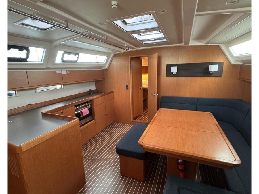 Interior image - 2