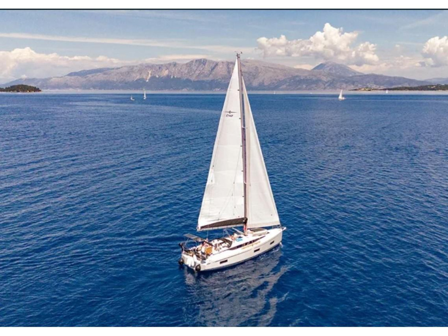 Photo #1 - Bavaria C42 (Jenny K) en Port of Lefkas - 66032