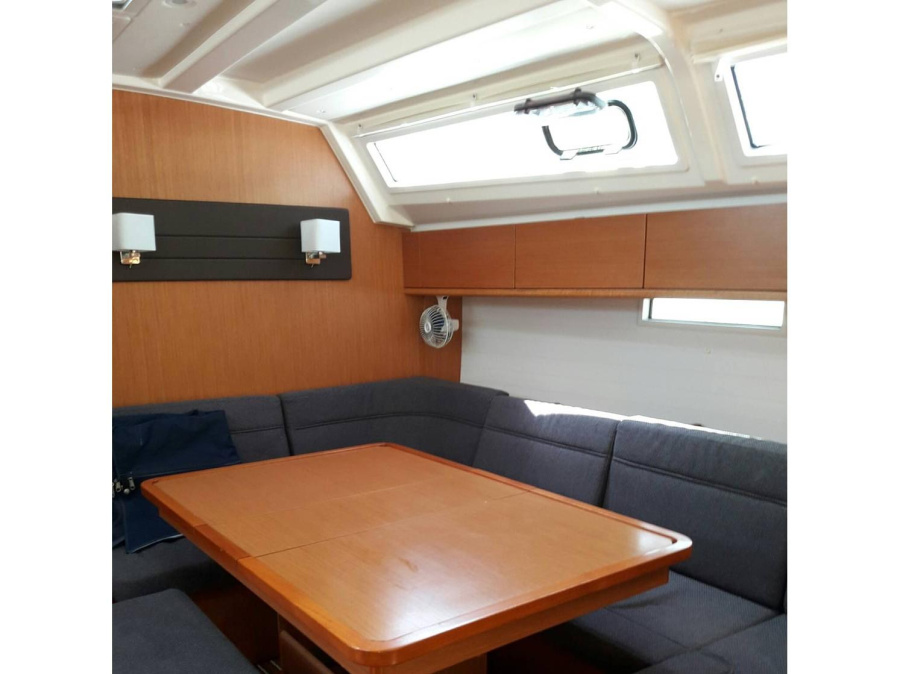 Interior image - 2