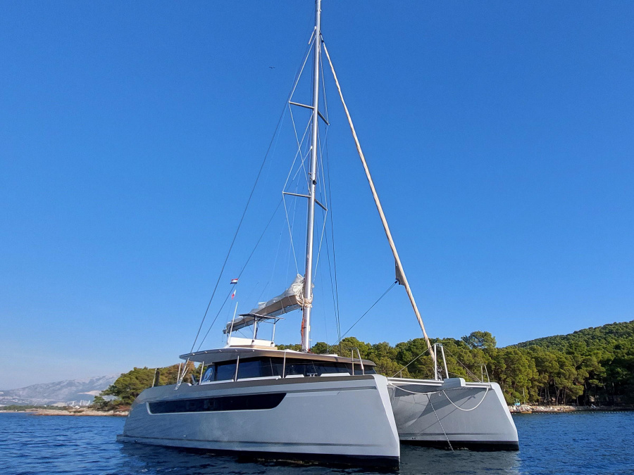 Photo #1 - Luna 49 (Gold) en MCI Marine Club International - 18251