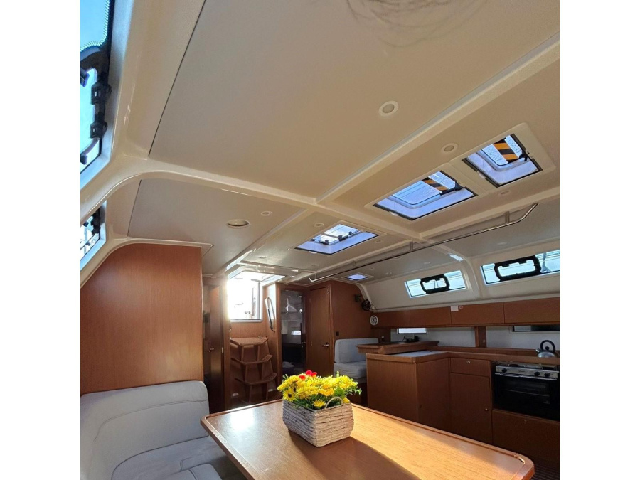 Interior image - 2