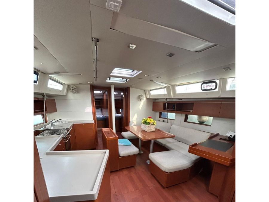 Interior image - 2