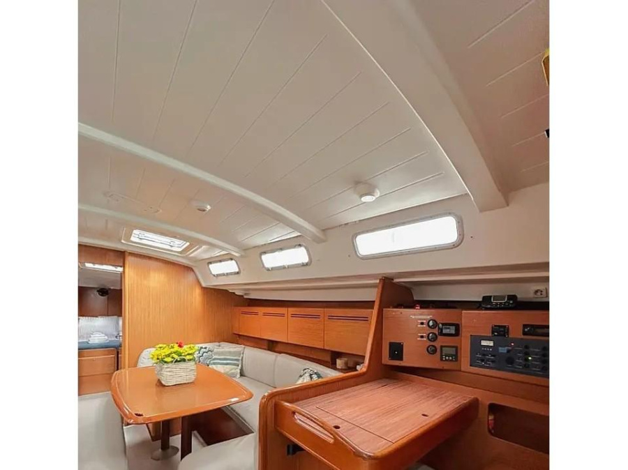 Interior image - 2