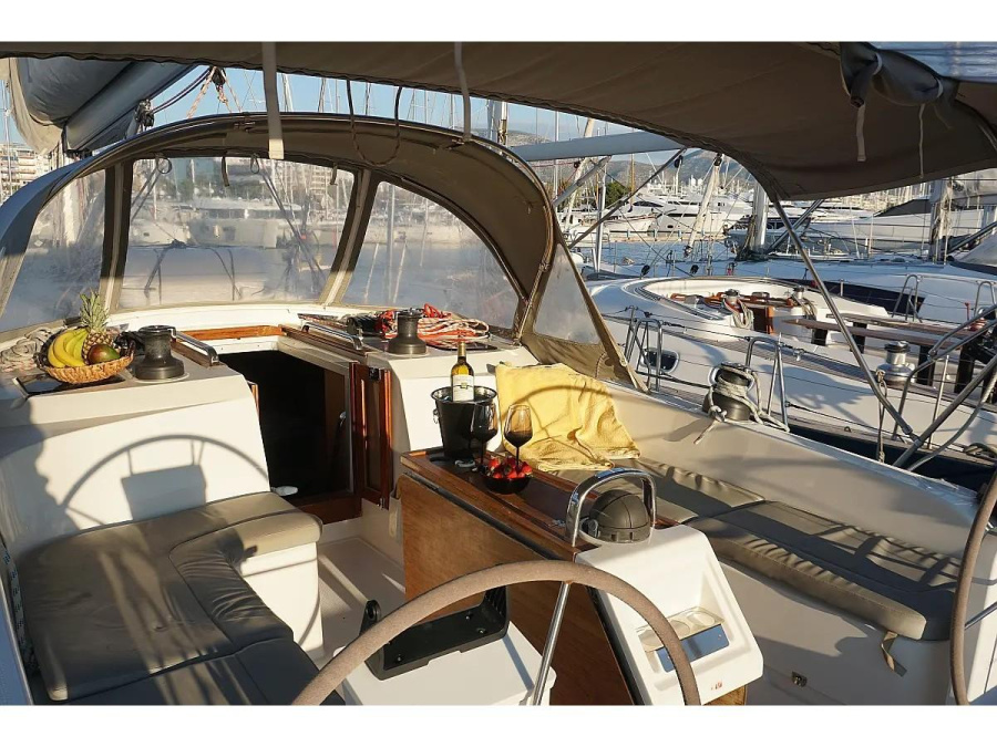 Photo #1 - Bavaria Cruiser 51 (5 cab) (Bavaria Cr51 19) en Alimos Marina - 67368