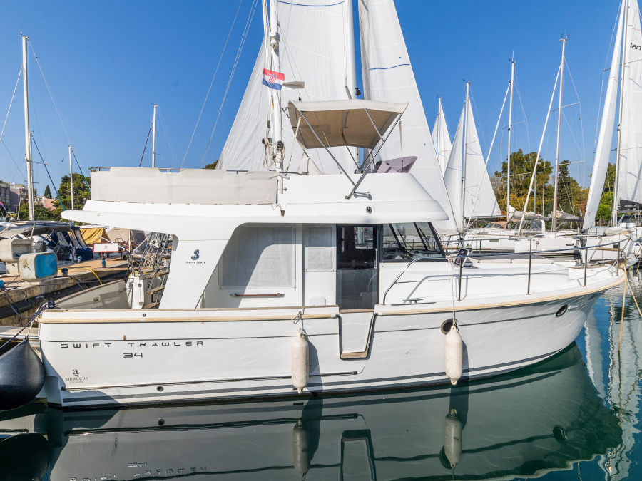 Photo #1 - Swift Trawler 34 Fly (Blue Sky) en Marina - 12211