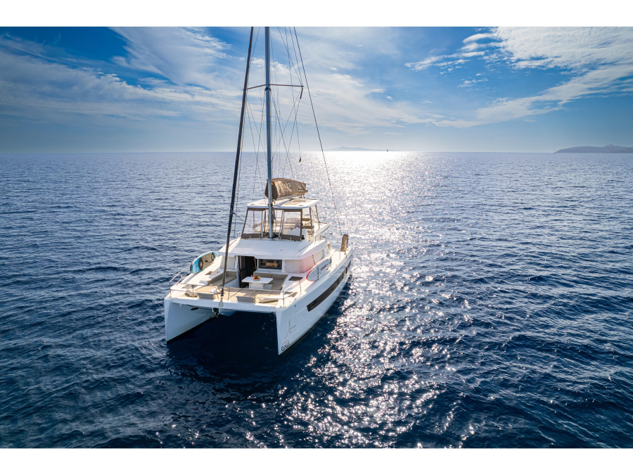 Photo #1 - Bali 4.6 (AMMOS V - Fully Equipped) en Olympic Marina - 23455