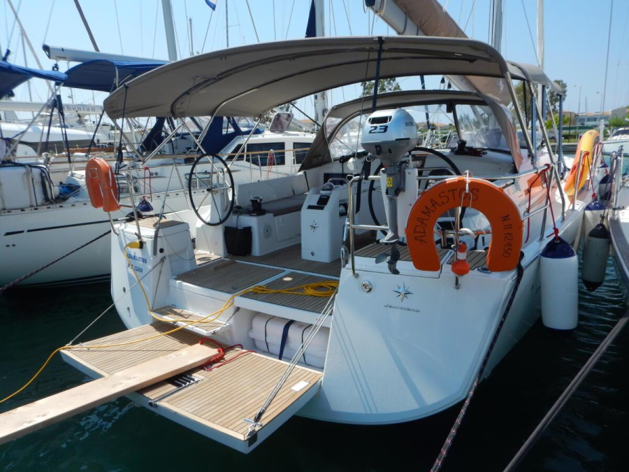 Photo #1 - Sun Odyssey 490 (Adamastos) en Marina - 18254