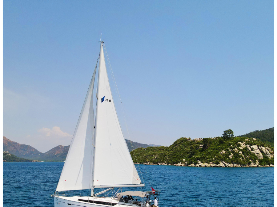Photo #1 - Bavaria Cruiser 46 (Classy) en Albatros Marina - 17356