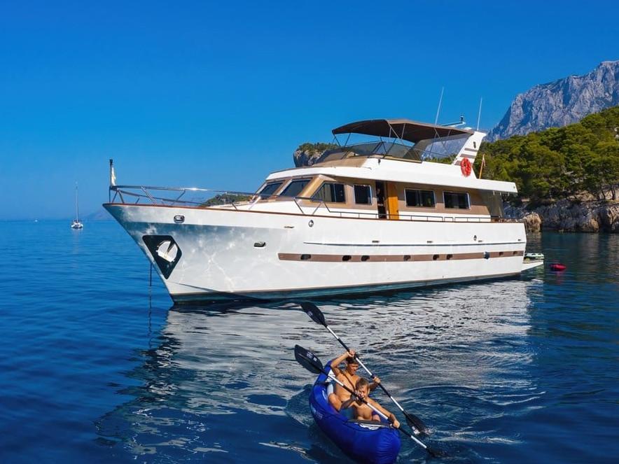 Photo #1 - Motoryacht (Custom Blanka) en  - 18873