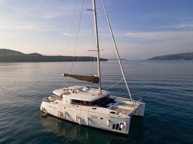 Photo #1 - Lagoon 450 Fly (MOJA MALA) en Marina Baotić - 23972