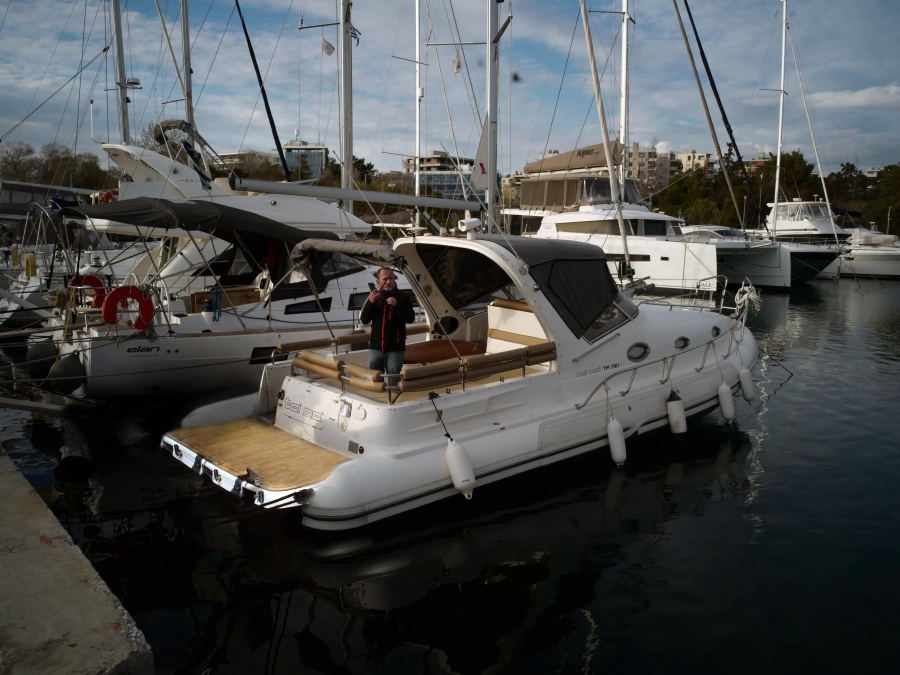 Photo #1 - Mostro Cabin 9 (Toi Moi) en Alimos Marina - 17239