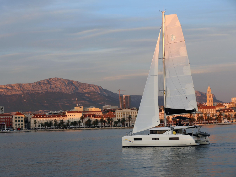 Photo #1 - Lagoon 46 Fly (LADY POINT) en ACI Marina - 10171