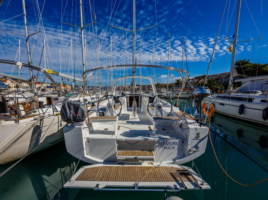 Photo #1 - Oceanis 38.1 (Pleasure) en ACI Marina - 6906